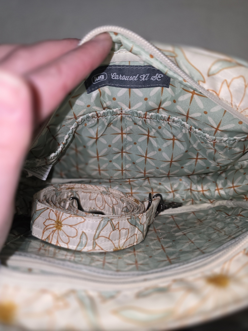 Lug Daisy Quilted Crossbody Bag - Cream Floral - Picture 4 of 5